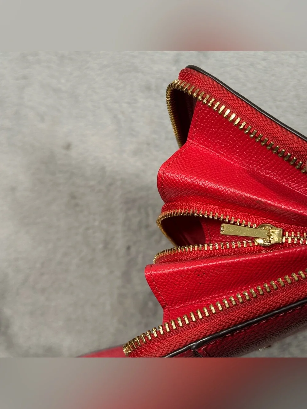 Coach Women’s Red Pebbled Leather Accordion Zip Wallet Wristlet Gold Hardware